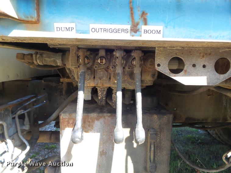 image for item DB6354 1990 Isuzu FTR flatbed truck with crane