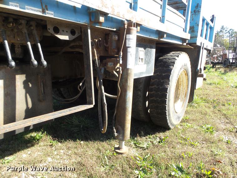 image for item DB6354 1990 Isuzu FTR flatbed truck with crane