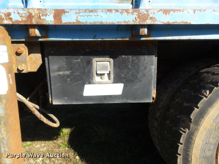 image for item DB6354 1990 Isuzu FTR flatbed truck with crane