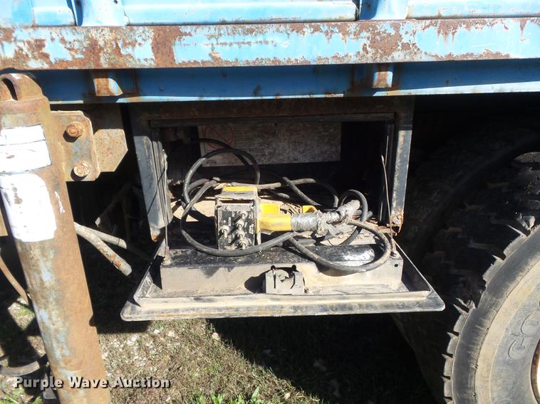 image for item DB6354 1990 Isuzu FTR flatbed truck with crane