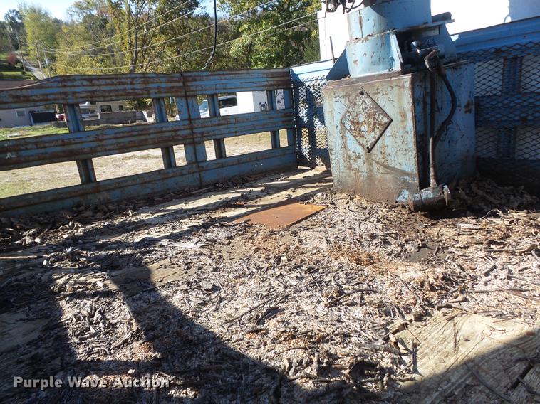 image for item DB6354 1990 Isuzu FTR flatbed truck with crane