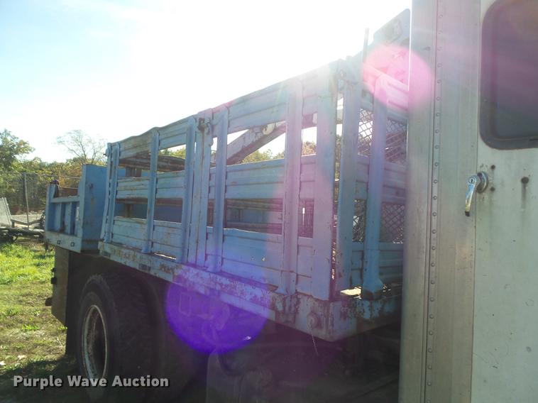 image for item DB6354 1990 Isuzu FTR flatbed truck with crane