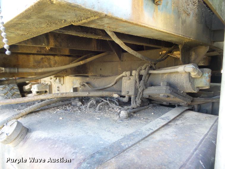 image for item DB6354 1990 Isuzu FTR flatbed truck with crane