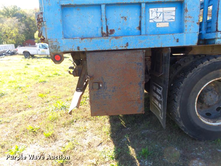 image for item DB6354 1990 Isuzu FTR flatbed truck with crane