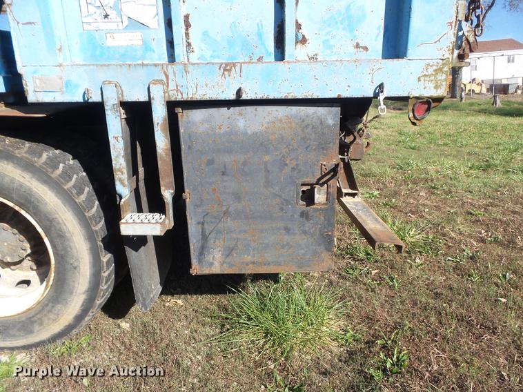 image for item DB6354 1990 Isuzu FTR flatbed truck with crane