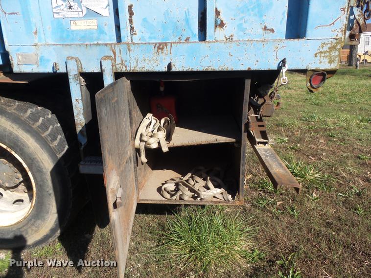 image for item DB6354 1990 Isuzu FTR flatbed truck with crane