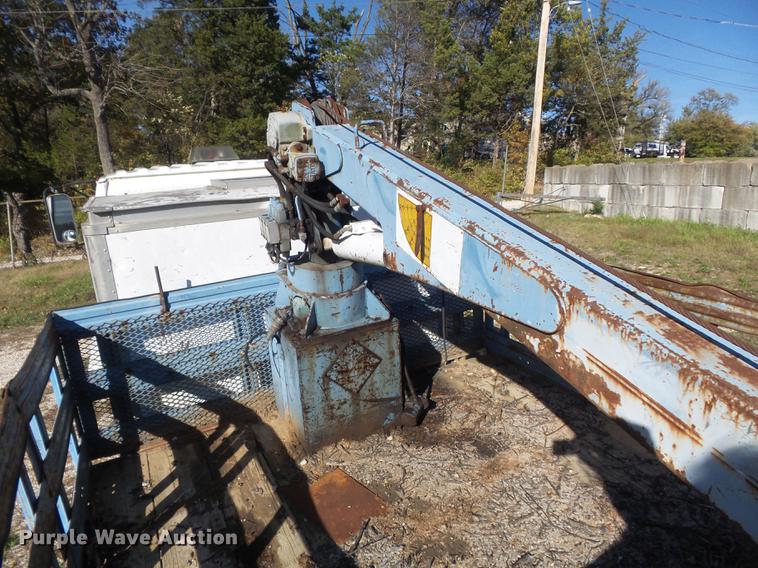 image for item DB6354 1990 Isuzu FTR flatbed truck with crane