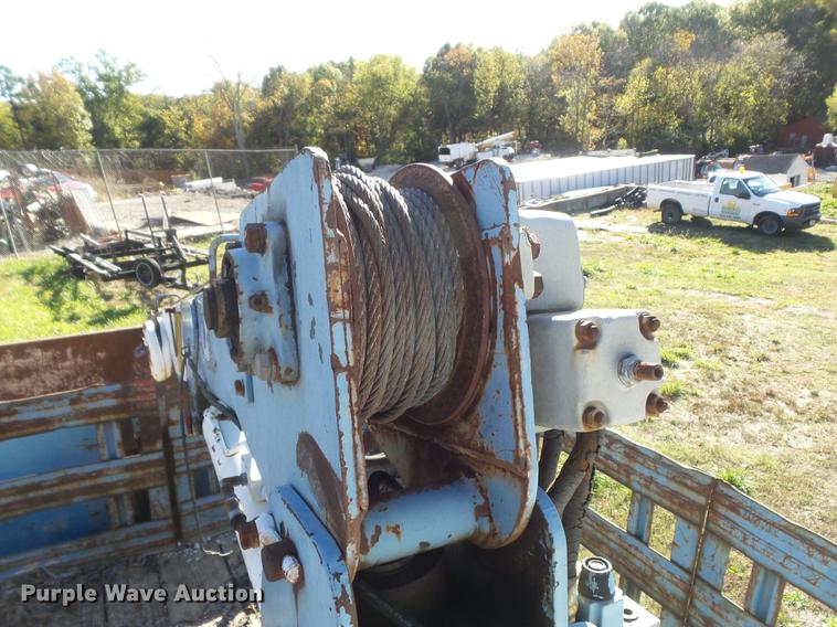 image for item DB6354 1990 Isuzu FTR flatbed truck with crane