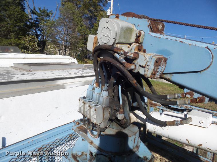 image for item DB6354 1990 Isuzu FTR flatbed truck with crane