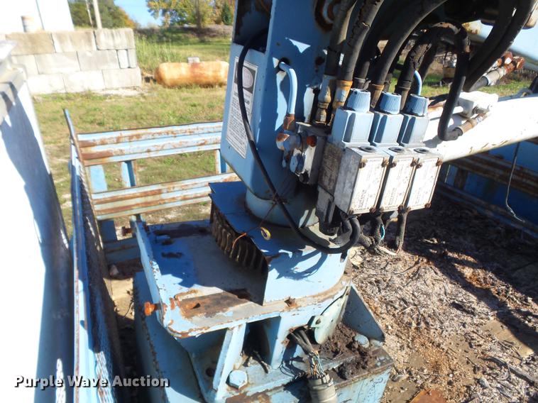 image for item DB6354 1990 Isuzu FTR flatbed truck with crane