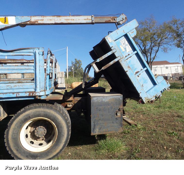 image for item DB6354 1990 Isuzu FTR flatbed truck with crane