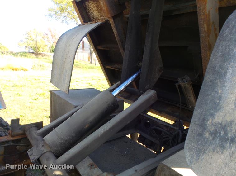 image for item DB6354 1990 Isuzu FTR flatbed truck with crane