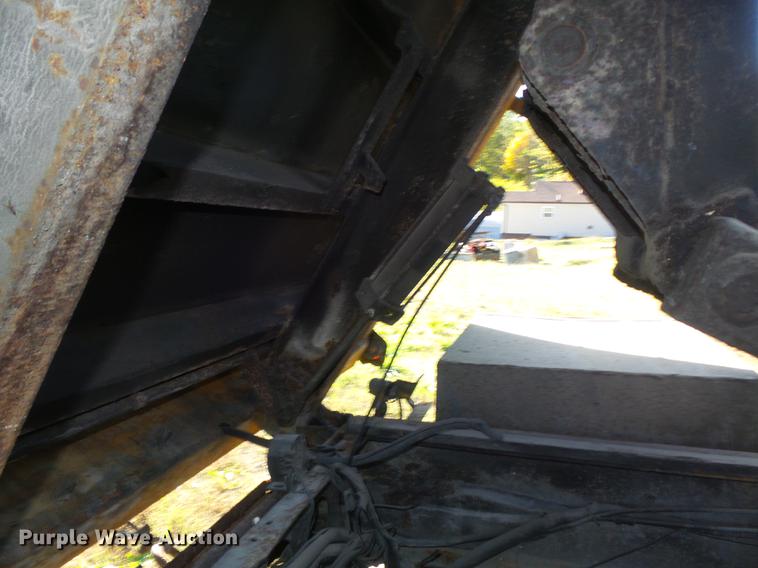 image for item DB6354 1990 Isuzu FTR flatbed truck with crane