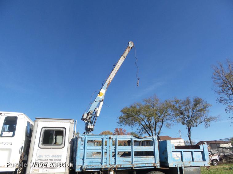 image for item DB6354 1990 Isuzu FTR flatbed truck with crane