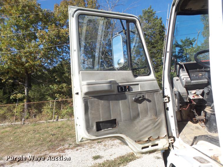 image for item DB6354 1990 Isuzu FTR flatbed truck with crane