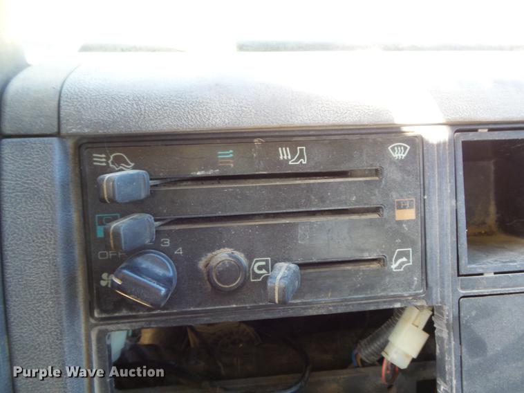 image for item DB6354 1990 Isuzu FTR flatbed truck with crane