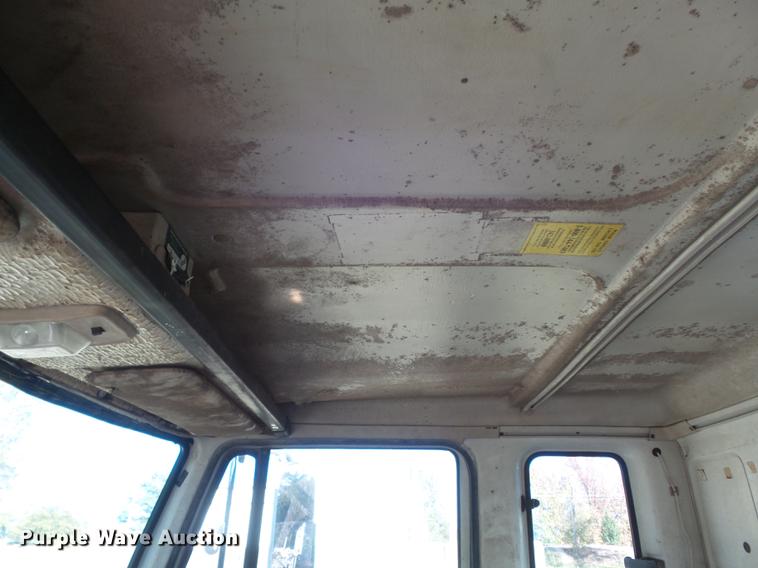 image for item DB6354 1990 Isuzu FTR flatbed truck with crane