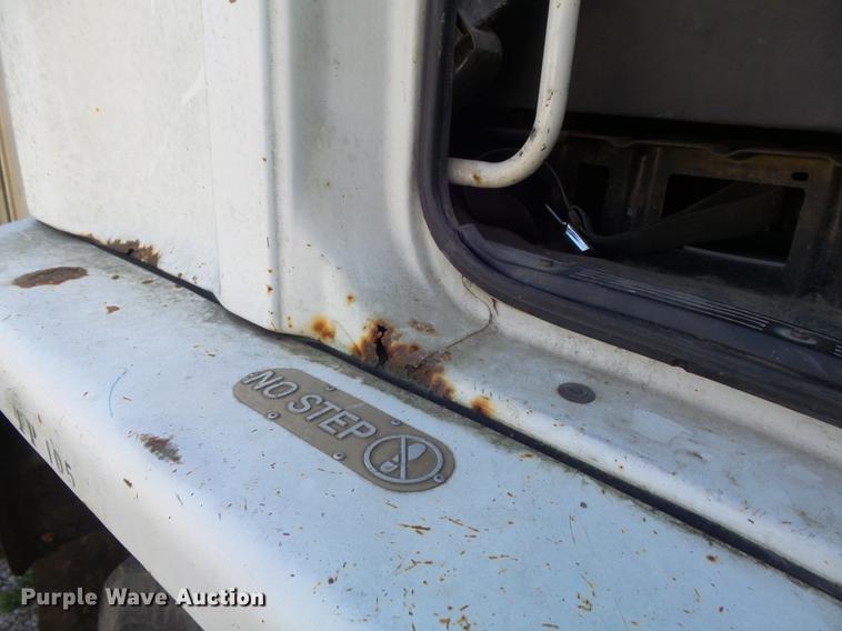 image for item DB6354 1990 Isuzu FTR flatbed truck with crane