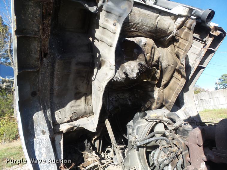 image for item DB6354 1990 Isuzu FTR flatbed truck with crane