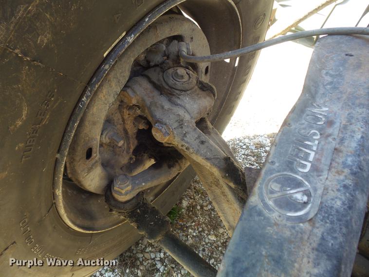 image for item DB6354 1990 Isuzu FTR flatbed truck with crane