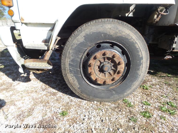 image for item DB6354 1990 Isuzu FTR flatbed truck with crane