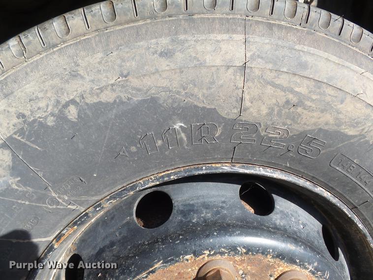 image for item DB6354 1990 Isuzu FTR flatbed truck with crane