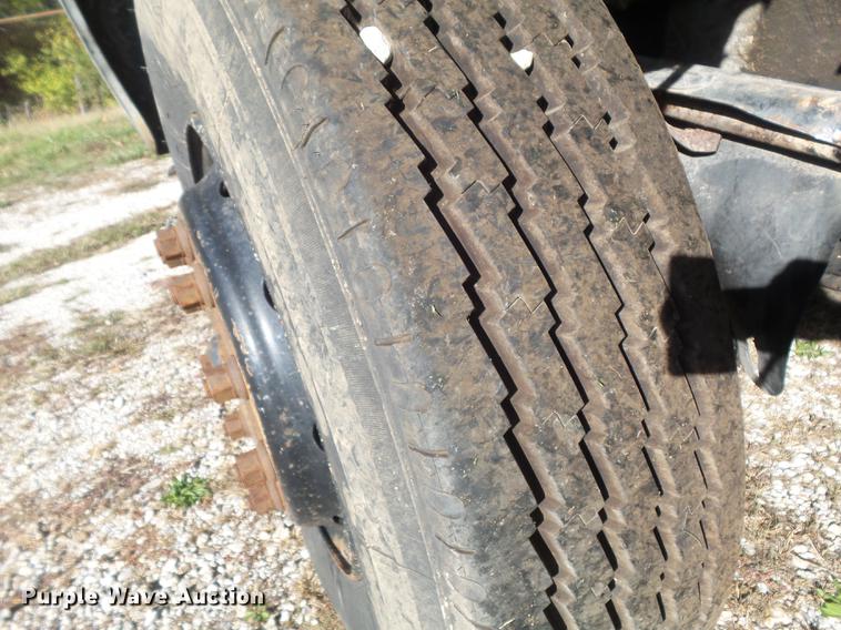 image for item DB6354 1990 Isuzu FTR flatbed truck with crane