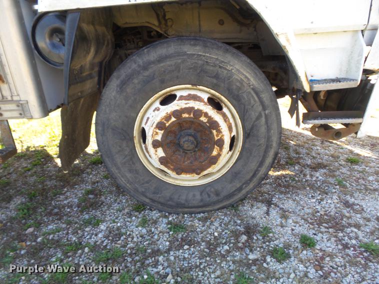 image for item DB6354 1990 Isuzu FTR flatbed truck with crane