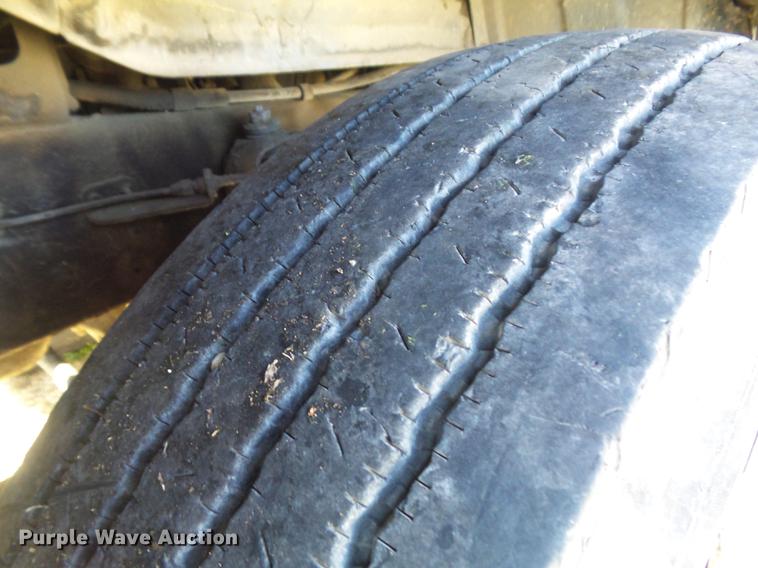 image for item DB6354 1990 Isuzu FTR flatbed truck with crane