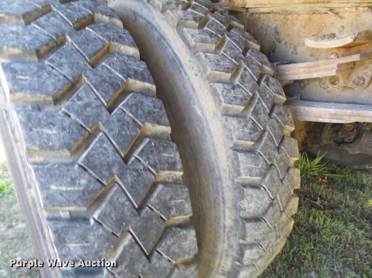 image for item DB6354 1990 Isuzu FTR flatbed truck with crane