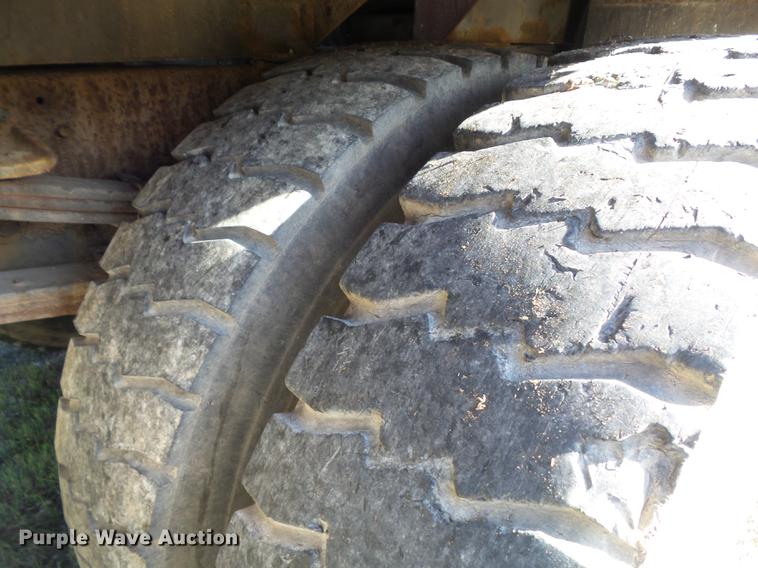 image for item DB6354 1990 Isuzu FTR flatbed truck with crane