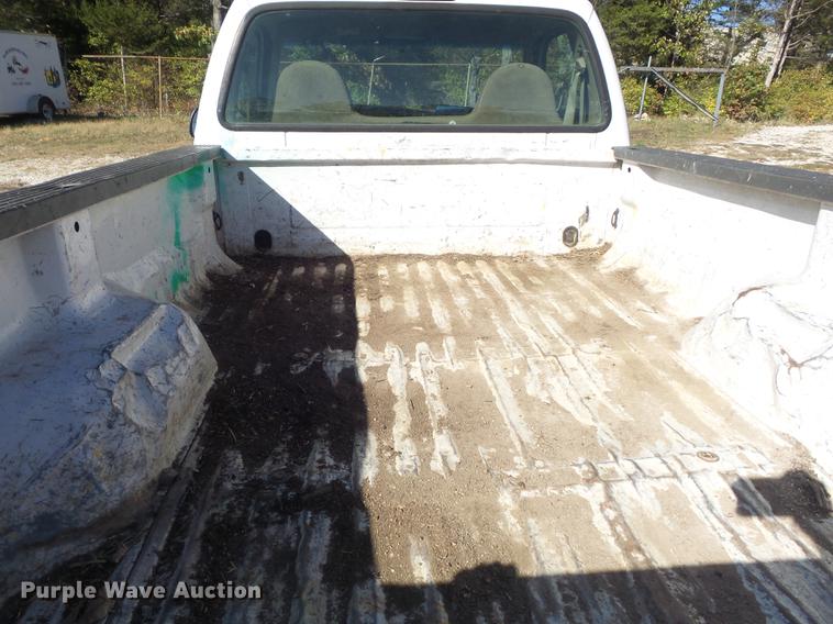 image for item DB6355 2001 Ford F250 Super Duty XL pickup truck