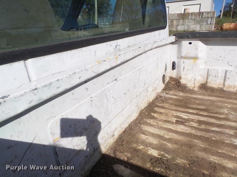 image for item DB6355 2001 Ford F250 Super Duty XL pickup truck