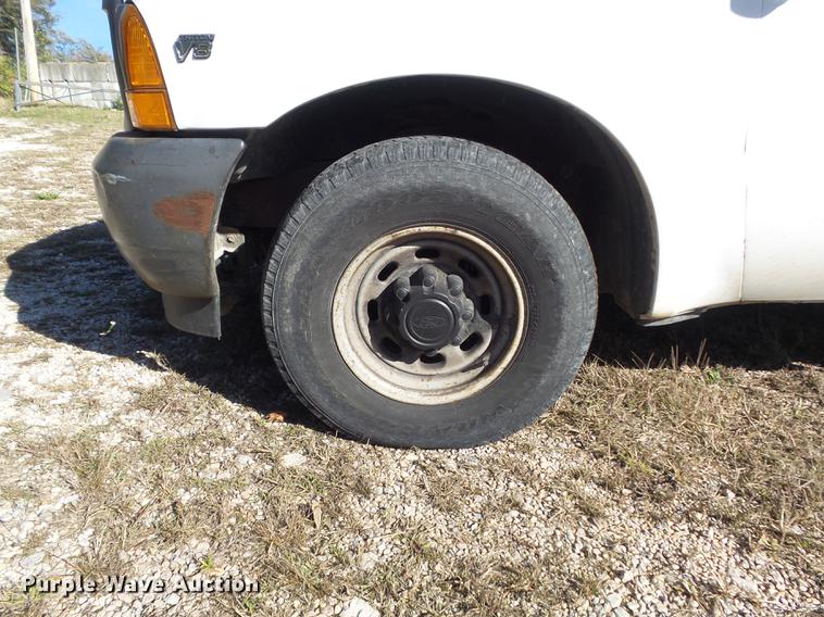 image for item DB6355 2001 Ford F250 Super Duty XL pickup truck