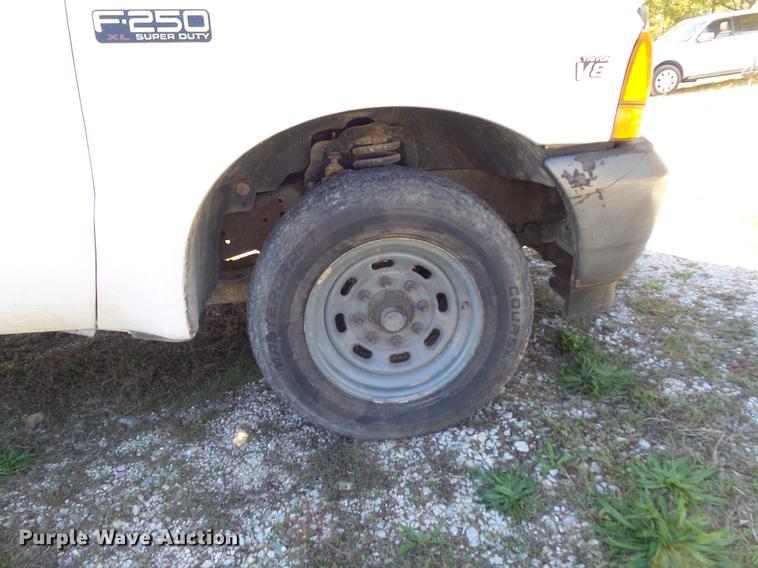 image for item DB6355 2001 Ford F250 Super Duty XL pickup truck