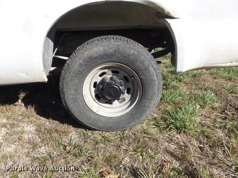 image for item DB6355 2001 Ford F250 Super Duty XL pickup truck