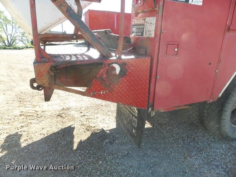 image for item DB6357 1995 Dodge Ram 3500 bucket truck