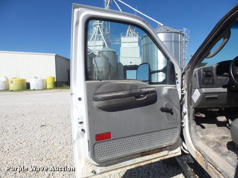 image for item DB6361 2006 Ford F350 Super Duty XL flatbed pickup truck