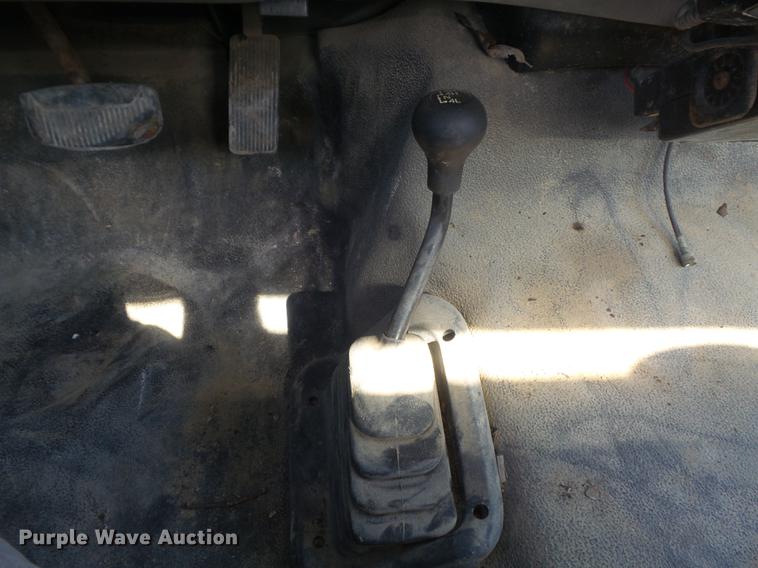 image for item DB6361 2006 Ford F350 Super Duty XL flatbed pickup truck