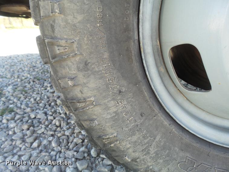 image for item DB6361 2006 Ford F350 Super Duty XL flatbed pickup truck