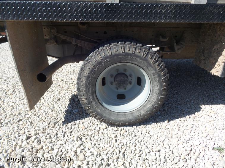 image for item DB6361 2006 Ford F350 Super Duty XL flatbed pickup truck