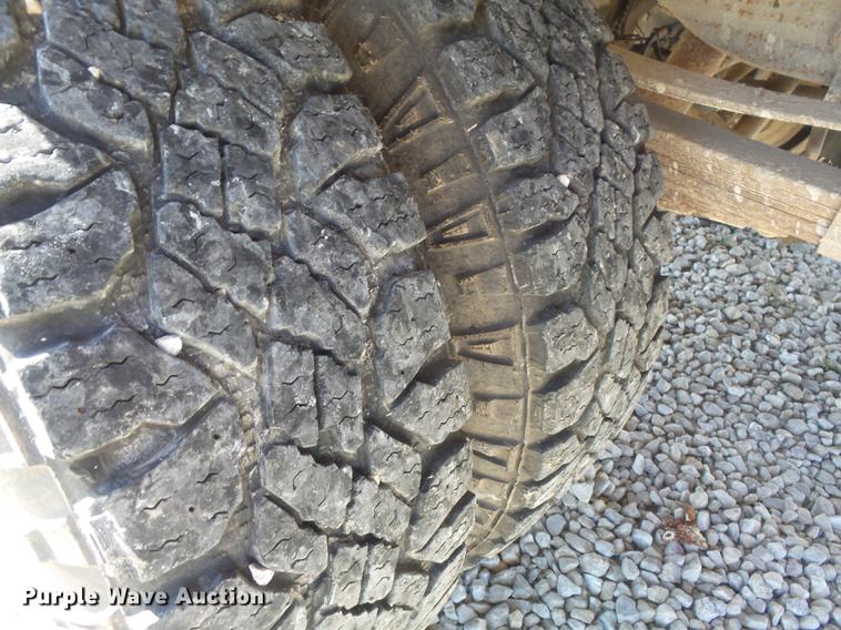 image for item DB6361 2006 Ford F350 Super Duty XL flatbed pickup truck