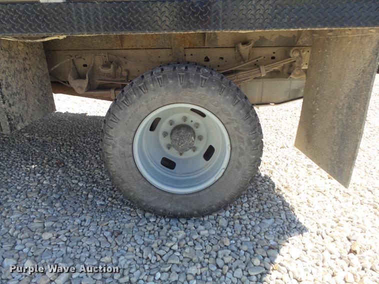 image for item DB6361 2006 Ford F350 Super Duty XL flatbed pickup truck