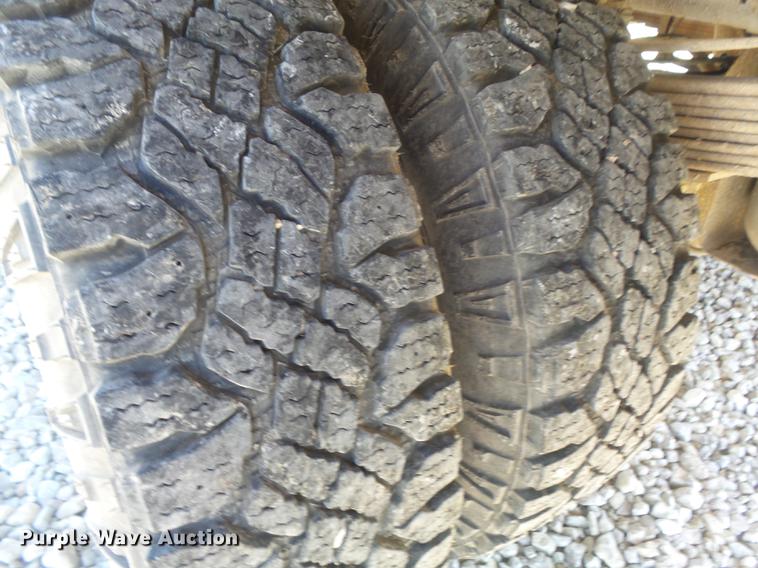 image for item DB6361 2006 Ford F350 Super Duty XL flatbed pickup truck