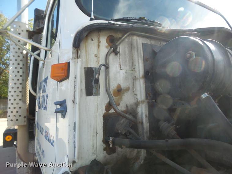 image for item DB6367 1999 International 2654 rollback truck