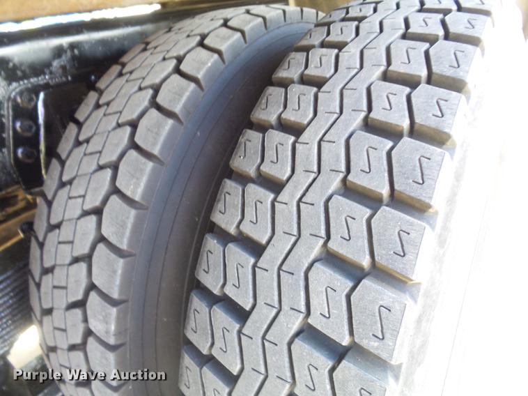 image for item DB6367 1999 International 2654 rollback truck