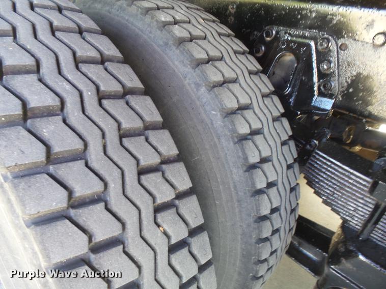 image for item DB6367 1999 International 2654 rollback truck