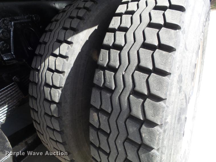 image for item DB6367 1999 International 2654 rollback truck