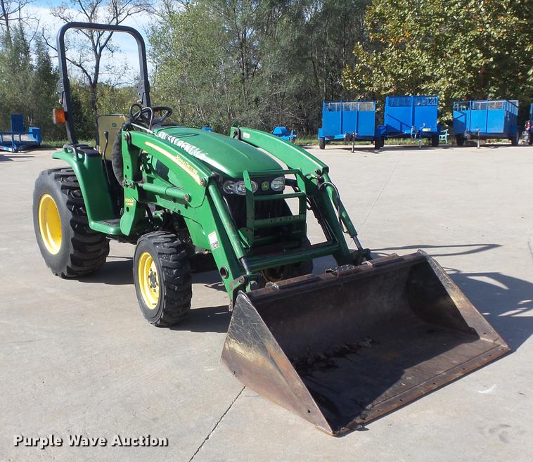 image for item DB6369 2007 John Deere 3520 MFWD tractor