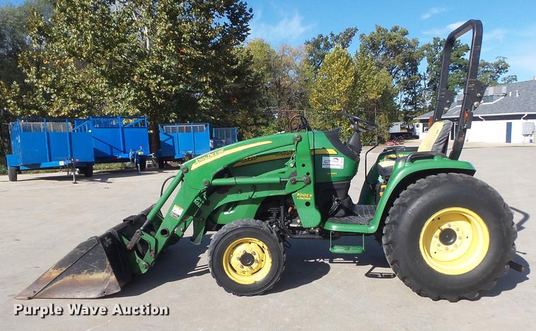 image for item DB6369 2007 John Deere 3520 MFWD tractor